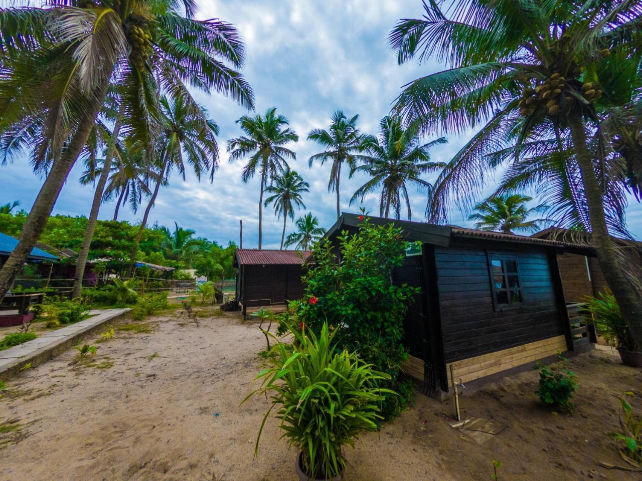 Vista Praia Beach Resort Анджуна Екстериор снимка
