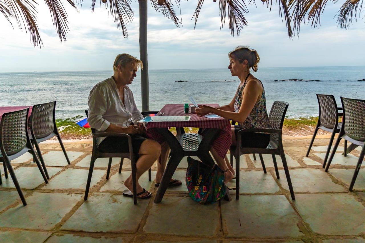 Vista Praia Beach Resort Анджуна Екстериор снимка