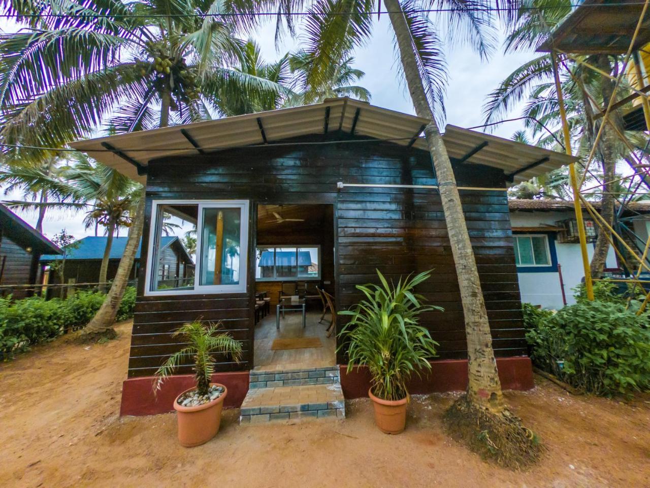 Vista Praia Beach Resort Анджуна Екстериор снимка