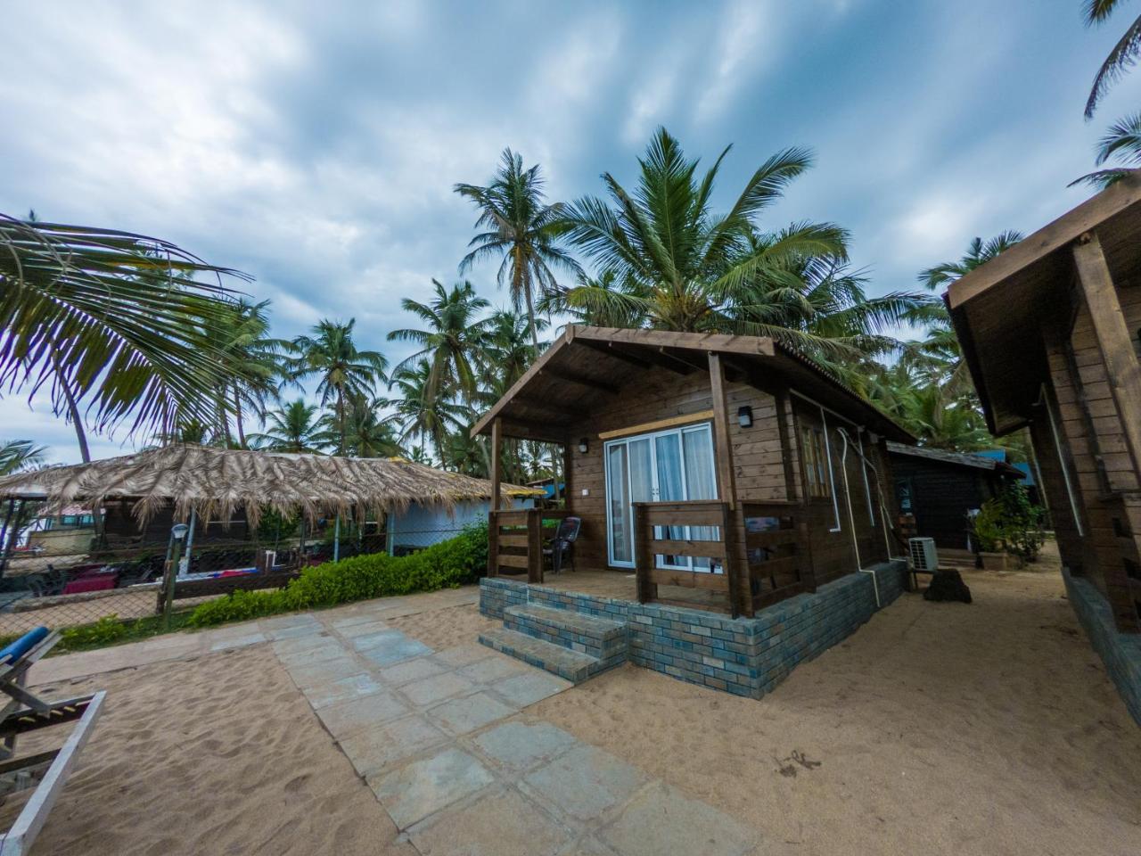 Vista Praia Beach Resort Анджуна Екстериор снимка