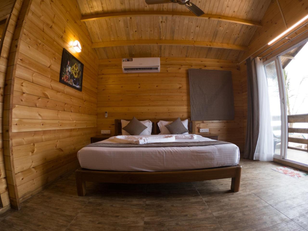 Vista Praia Beach Resort Анджуна Екстериор снимка