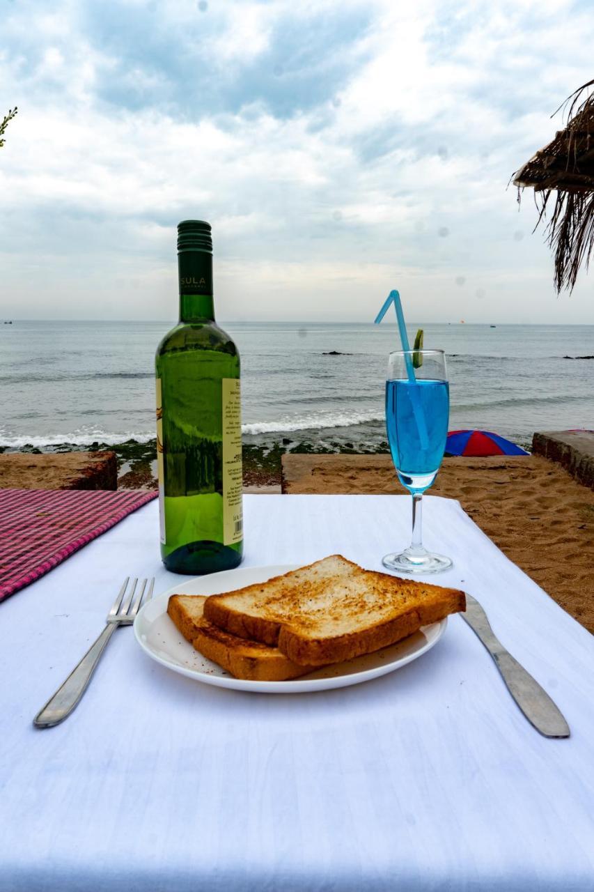 Vista Praia Beach Resort Анджуна Екстериор снимка